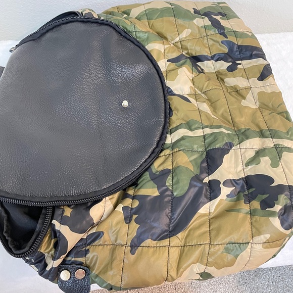 Camouflage Pattern Large Soft Bag - Picture 13 of 14